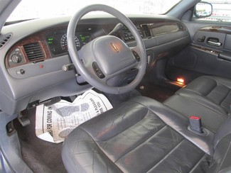 2000 Lincoln Town Car Executive Gardena, California 4