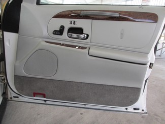 2001 Lincoln Town Car Cartier Gardena, California 12