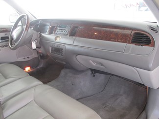 2001 Lincoln Town Car Cartier Gardena, California 7