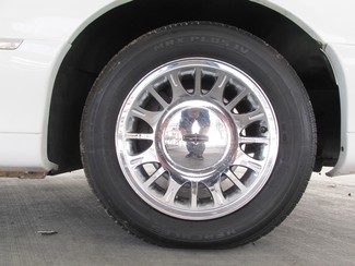 2001 Lincoln Town Car Cartier Gardena, California 13