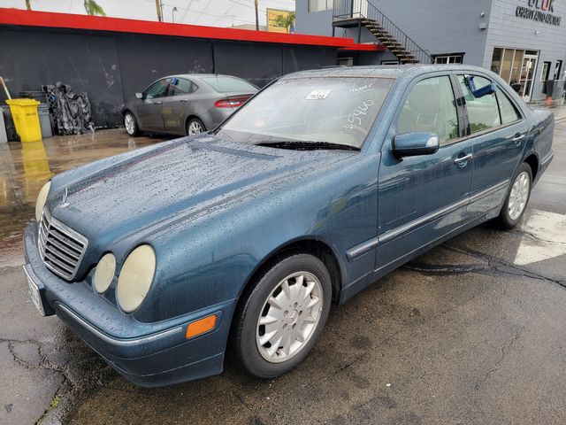 2001 Mercedes-Benz E320