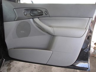 2005 Ford Focus SES Gardena, California 12